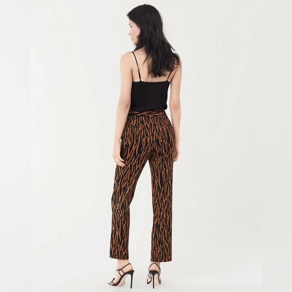 Diane von Furstenberg Sienna stretchy jacquard straight leg pants, sz 16 animal - Picture 10 of 10
